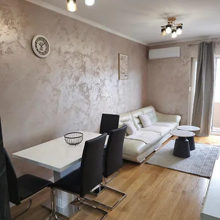 Apartment Point *